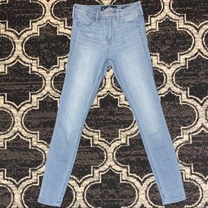 Hollister High-Rise Jeans